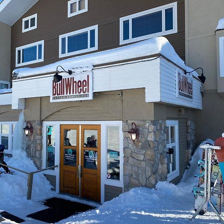 Big White 3 Bedroom 3 Bath Ski In Ski Out With Private Hot Tub מראה חיצוני תמונה