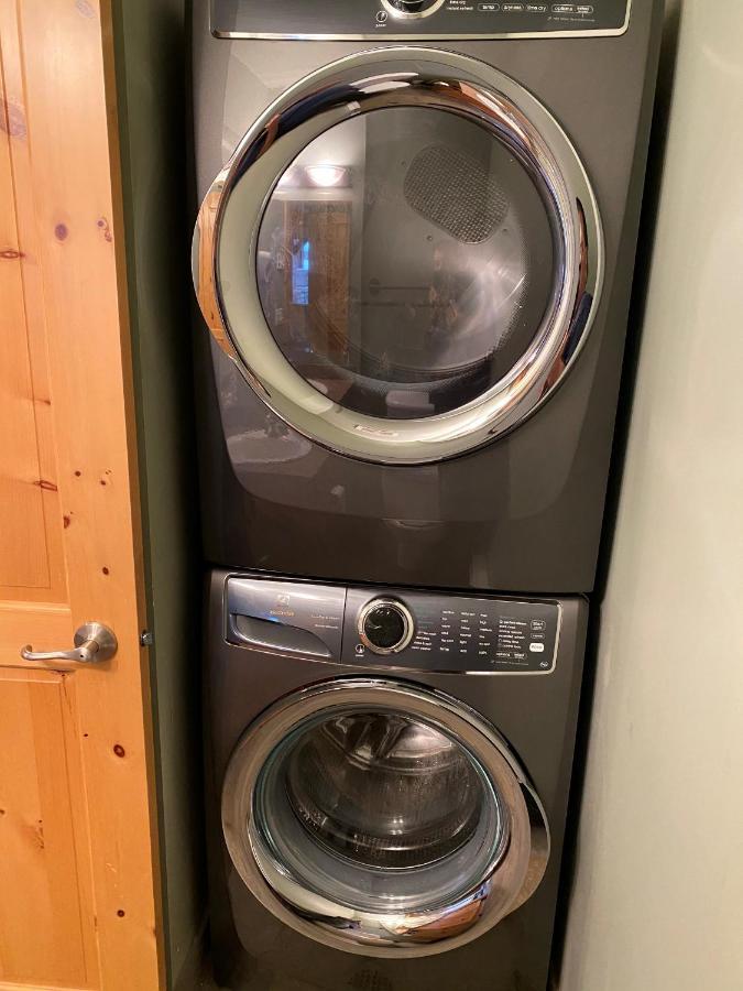 Big White 3 Bedroom 3 Bath Ski In Ski Out With Private Hot Tub מראה חיצוני תמונה