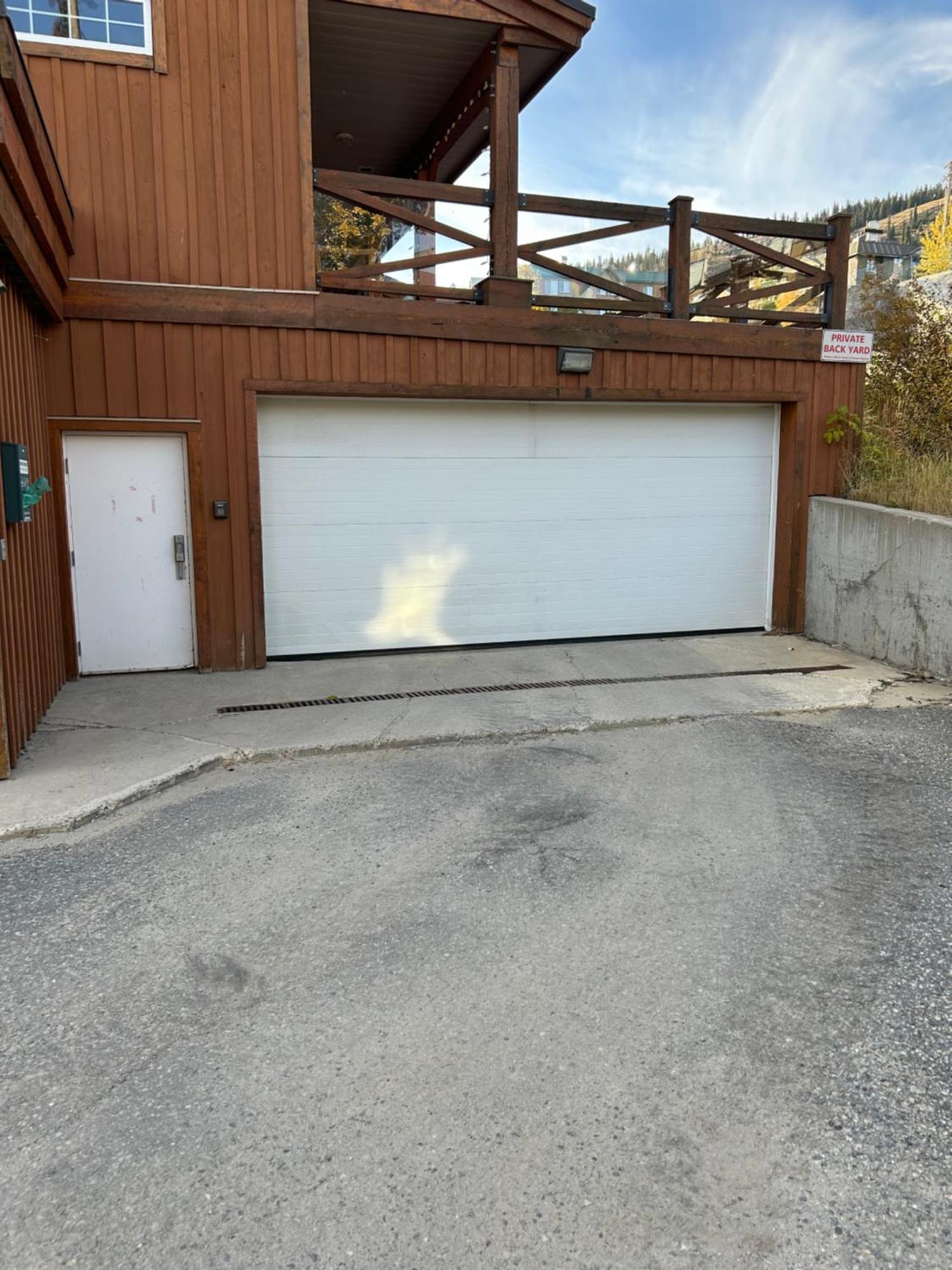 Big White 3 Bedroom 3 Bath Ski In Ski Out With Private Hot Tub מראה חיצוני תמונה