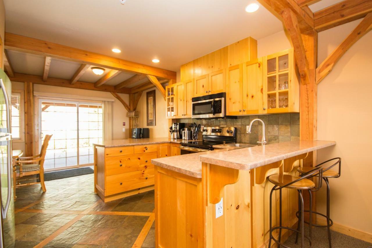 Big White 3 Bedroom 3 Bath Ski In Ski Out With Private Hot Tub מראה חיצוני תמונה
